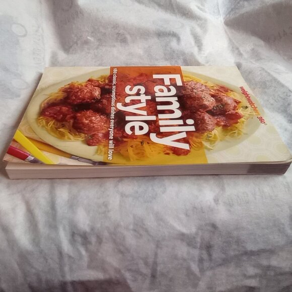 WEIGHT WATCHERS FAMILY STYLE 180 CLASSIC SCRUMPTIOUS DISHES EVERYONE WILL LOVE - Picture 5 of 8